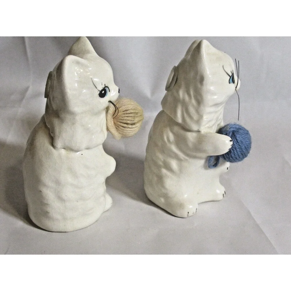 Vintage Japan Enesco Salt Pepper Shakers Cats Yarn Balls Whiskers Noise Makers